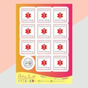 Può includere: Foglio di adesivi con un design di allerta medica. Ogni adesivo ha uno sfondo bianco con testo rosso che recita "MEDICAL ALERT" e "Shellfish Allergy" con un simbolo medico rosso. Il foglio include anche il logo Beelio Stickers.