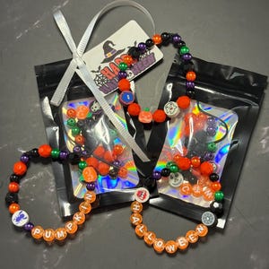 Halloween Bracelet Making Kit, DIY Bead Bracelet for Kids, Halloween Party Activity, Crafts for Kids, Personalized Halloween Bracelets