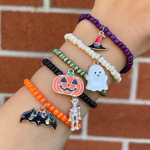 Set of 5 Halloween Charm Bracelets, Halloween Party Favors, Spooky Favors, Halloween Accessories, Trick or Treat Goodies