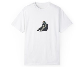 Camiseta unisex teñida en prenda, ilustración Gorila de montaña