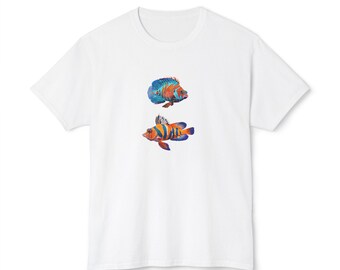 Camiseta unisex HD Cotton™ con una colorida ilustración vintage minimalista de dos peces mandarines diferentes