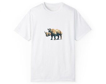 Camiseta unisex teñida en prenda, con una ilustración vintage minimalista del majestuoso rinoceronte de Java (Rhinoceros sondaicus)