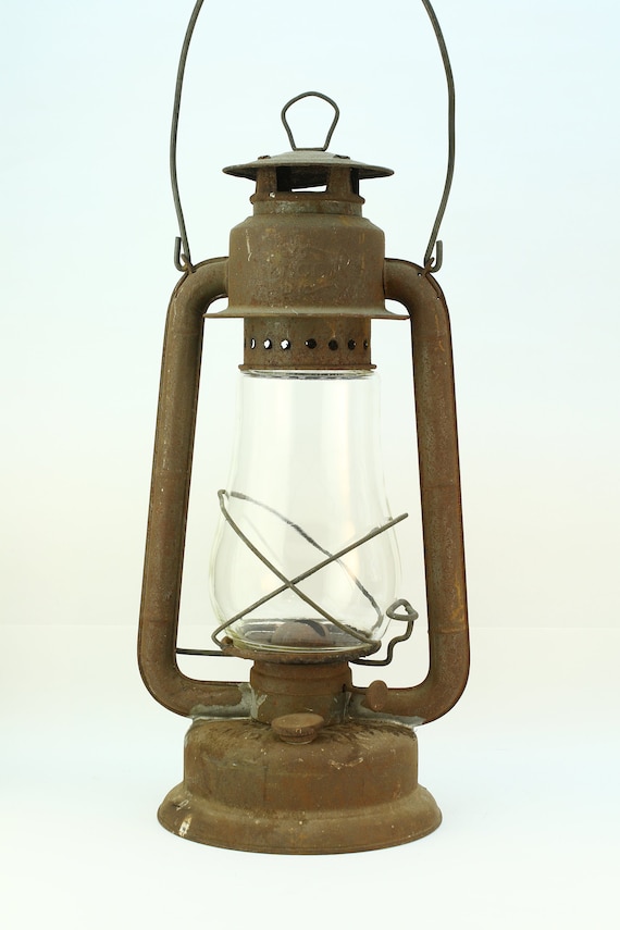 Antique Kerosene lantern lagoagrio.gob.ec