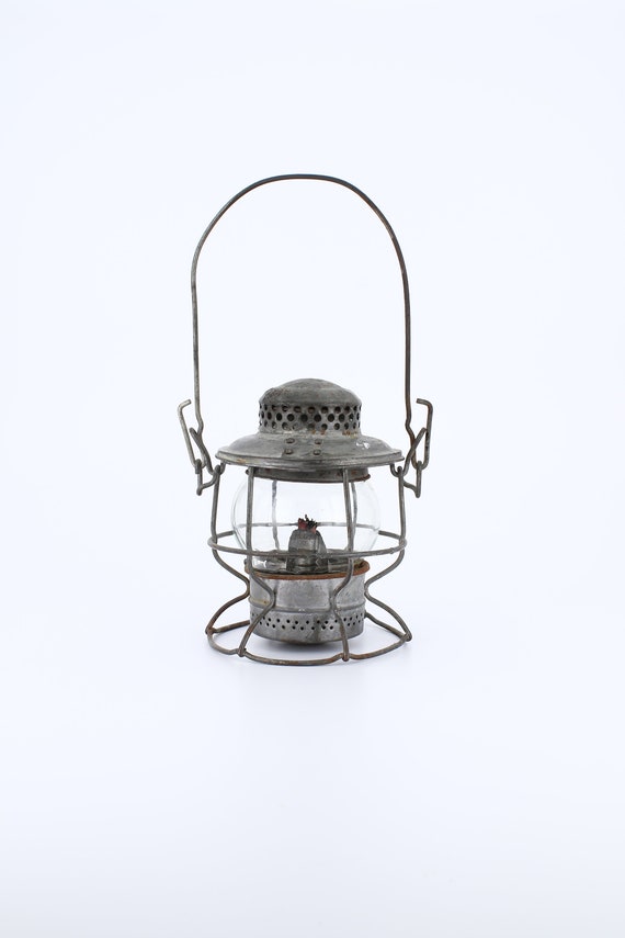 Vintage Adlake Kero No. 300 Vintage Railway Kerosene Lantern Vintage Adlake Kero No. 300 Vintage Railway Kerosene Lantern
