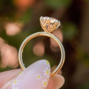 1CT Round Moissanite Diamond Engagement Ring, Petal Prong Ring, Lotus Prong Six Prong Round Moissanite Diamond Engagement Ring Gift For Her