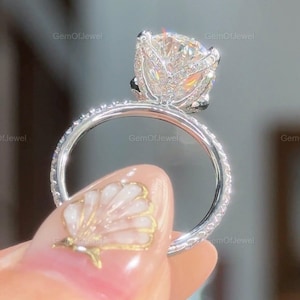 Großer ovaler 5ct Moissanit Diamant Verlobungsring, Blütenblatt Prong Ring, 5ct Oval mit Lotus Prong, Tulpenkorb mit Pave Band Geschenk für sie
