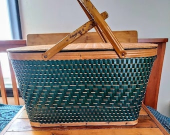 Vintage Large BURLINGTON HAWKEYE Dark Green Wicker Weave Picnic Basket Metal Handles Hinge Lid