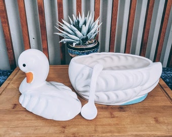 Vintage White Ceramic Nesting Duck Soup Tureen with Lid and ladle, Retro Farmhouse White Duck Soup Tureen