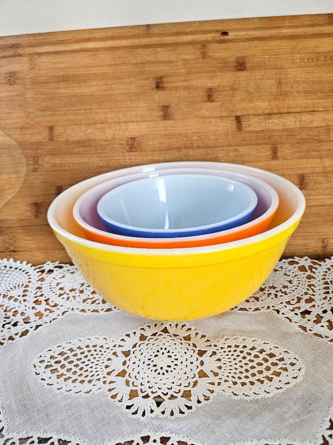 Vintage PYREX Set of Three Primary Color Nesting Mixing Bowls 403