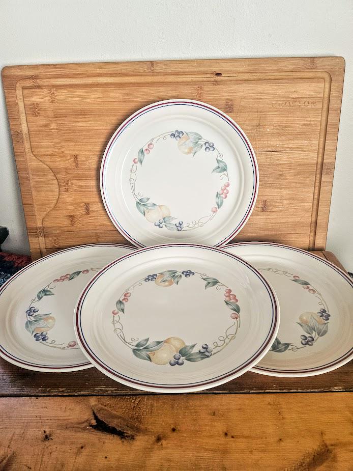Set of 4 Vintage Corelle Abundance Fruit Pattern Dinner  Four Abundance 10\