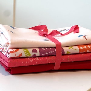 Pink and Red Scrappy Fat Quarter Bundle | Fun Fabric Remnants