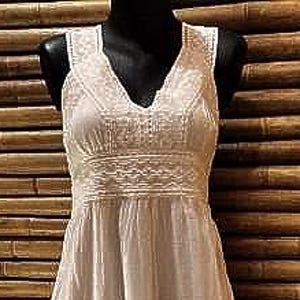 Kurzes Kleid aus ibizenkischer Baumwolle