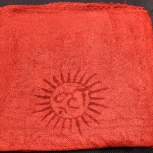 Benarés bufanda, chal pequeño India. Impresión símbolos India. Red