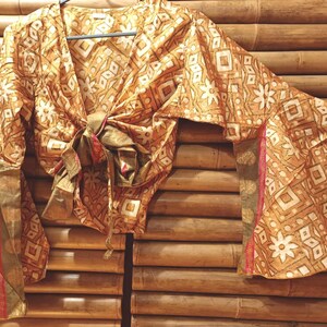 Top blouse made of recycled silk sari fabric, with butterfly sleeves 8
