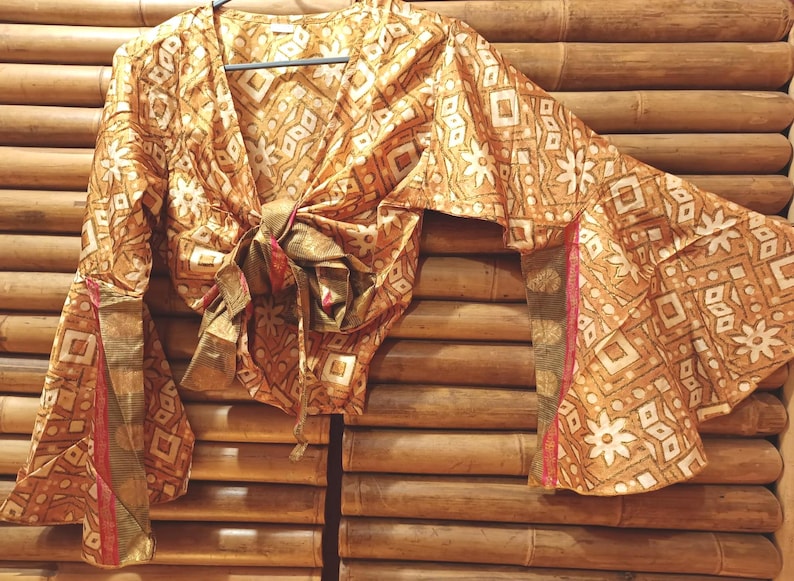 Top blouse made of recycled silk sari fabric, with butterfly sleeves 8