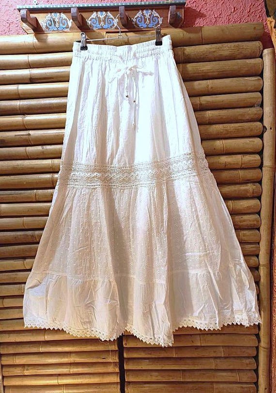 Falda blanca algodón, estilo ibicenco, 100 % algodón, hecha a mano. India.