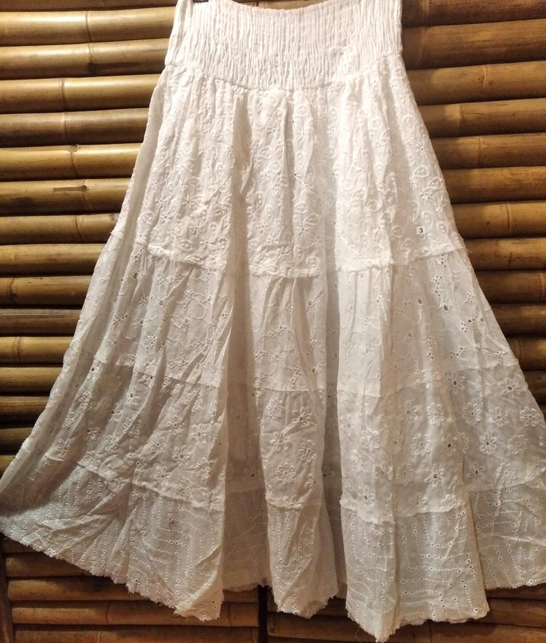 Falda blanca algodón, estilo ibicenco, 100 % algodón, hecha a mano. India. imagen 1