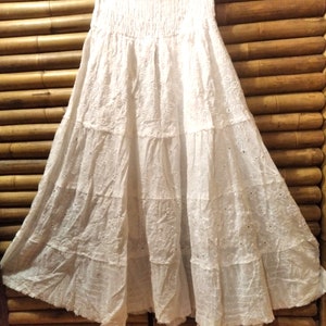 Falda blanca algodón, estilo ibicenco, 100 % algodón, hecha a mano. India. imagen 2