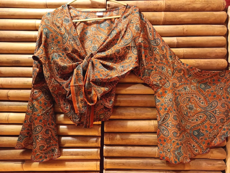 Top blouse made of recycled silk sari fabric, with butterfly sleeves 13