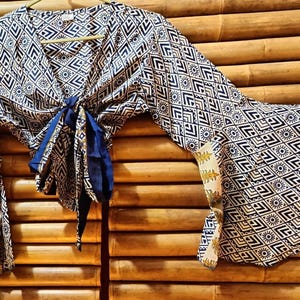 Top blouse made of recycled silk sari fabric, with butterfly sleeves 10