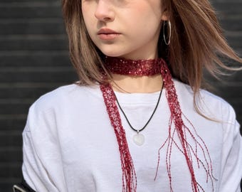 Écharpe fine à sequins rouges, cravate étroite scintillante, collier écharpe scintillante faite main, écharpe fine année 2000 scintillante, écharpe brillante de luxe pour femme