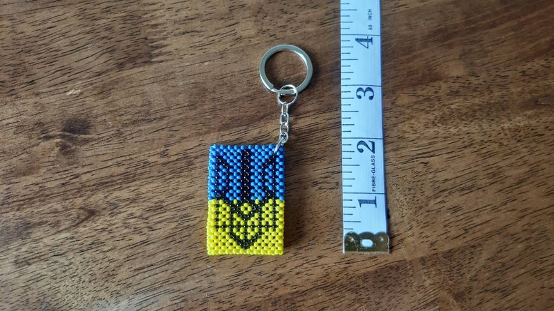 Apedes Ukraine Flag Keychain - Patriotic Rubber & Metal Key Ring, Small Country Flag Key Chain