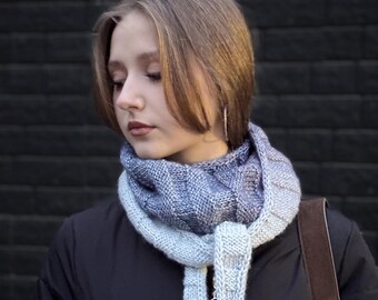 Écharpe Sophie en tricot dégradé • Cache-cou doux fait main • Grande écharpe d'hiver légère • Accessoire minimaliste pour femme • Cadeau douillet pour elle