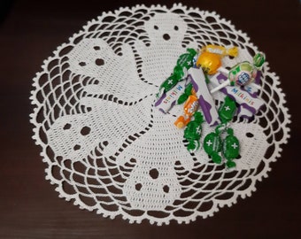 White/Black ghost doily 13 inch. Halloween doily crochet. Ghost design placemat. Horror doilies. Halloween party decor