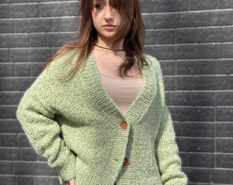 Cardigan en mohair fait main Cardigan bouclé tricoté à la main Veste vert pistache Cardigan oversize pour femme Style décontracté P-M PRÊT À L'EXPÉDITION
