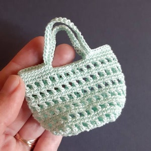 Fashion Doll Tote Bag für Puppen. Miniatur Modepuppen Handtasche. Neuwertige Puppentasche. Puppenhaus Zubehör 1:6 Puppe