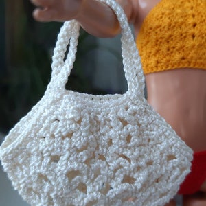 Miniatur String Bag für Puppe. Puppenhaus Zubehör 1:6 Puppe. Winzige Retro Netztasche. Cremefarbener Einkaufsbeutel für Puppen. Avoska Puppenhandtasche