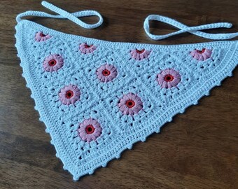 White Pink Daisy Crochet Bandana, Flower Hair Kerchief, Granny Square Bandana, Boho Hair Scarf, Gift for Her, Crochet Hair Accessory