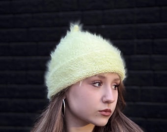 Bonnet duveteux tricoté à la main crème citron vert, bonnet tendance Pinterest • Bonnet doux en laine mérinos angora pour femme • Bonnet d'hiver scintillant léger • Bonnet shaggy confortable
