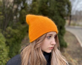 Bonnet angora orange néon • Bonnet duveteux tricoté à la main • Bonnet d'hiver duveteux chaud et doux pour femme • Bonnet ample en angora • Bonnet confortable en tricot fait main