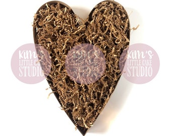 Caja rellenable con forma de corazón en papel kraft con relleno de papel arrugado. Ideal para San Valentín, cupcakes, galletas, fresas y macarrones.