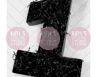 Caja rellenable con letras o números en negro con relleno de papel arrugado para cupcakes, golosinas, regalos, galletas, macarons y cajas de regalo.