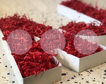Caja rellenable con letras o números en blanco con relleno de papel arrugado para cupcakes, golosinas, regalos, galletas, macarons y regalos.