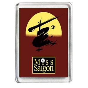 Mlle Saïgon. La comédie musicale. Aimant pour réfrigérateur.