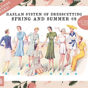 Pode incluir: Uma ilustração vintage de oito mulheres vestindo moda dos anos 1930, incluindo vestidos, saias e uma jaqueta. As mulheres estão em uma variedade de poses, incluindo em pé, sentadas e jogando tênis. A ilustração é intitulada "Haslam System of Dresscutting Spring and Summer 09" e inclui o texto "25 Gorgeous 1930s Draftings Included!"