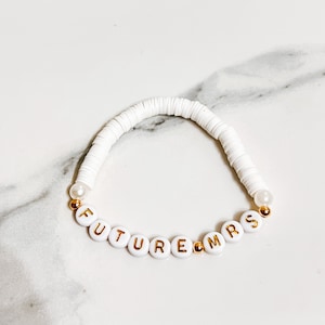 Future Mrs Bracelet, Future Bride Bracelet, Bride Gift, Bachelorette Gift, Bridal Shower Gift, Wedding Gift, White Beaded Bracelet