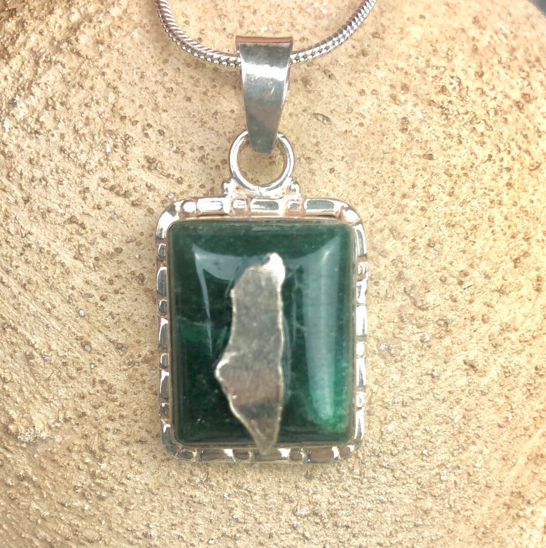 Dije De Mapa De Palestina Sobre Piedra Preciosa Natural Verde Esmeralda
