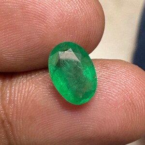 AAA+ Natural Vivid Green Emerald 100% Zambian Emerald Oval loose Gemstone 1.50Ct Top Quality Unheated Untreated May Birthstone Emerald 6x9x4