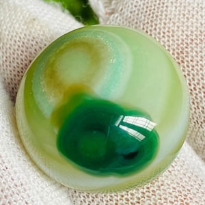 Bi-Color Akik Agate Liver Figure Yemeni Aqeeq Green Agate % Natural Yemeni Aqeeq 22mm Round Cabochon Hand Made Smooth Polished Earth-Mine