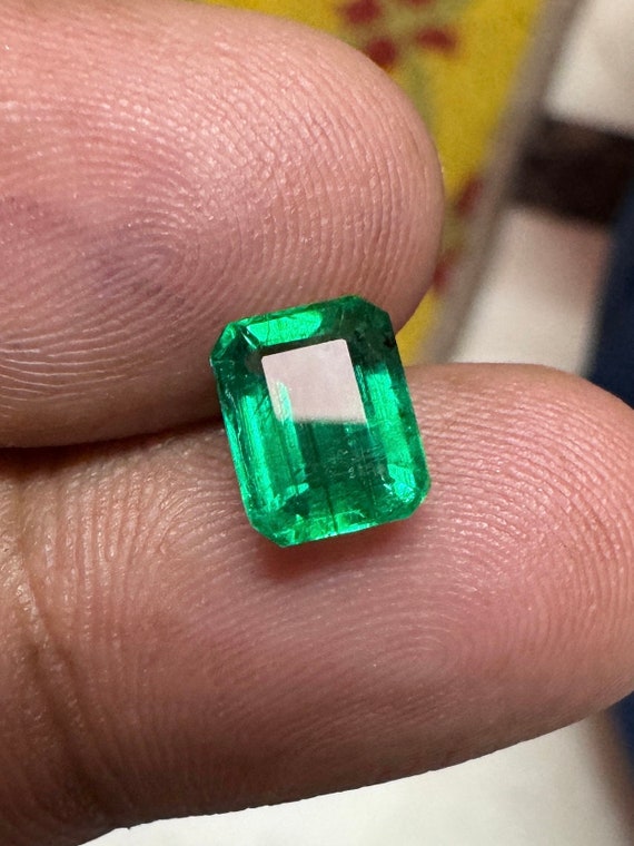 翡翠　アフリカ産　5700g　W200×D150×H165mm Vivid Green Zambian Emerald Gemstone – 1.50 Carat Octagon Cut - Etsy
