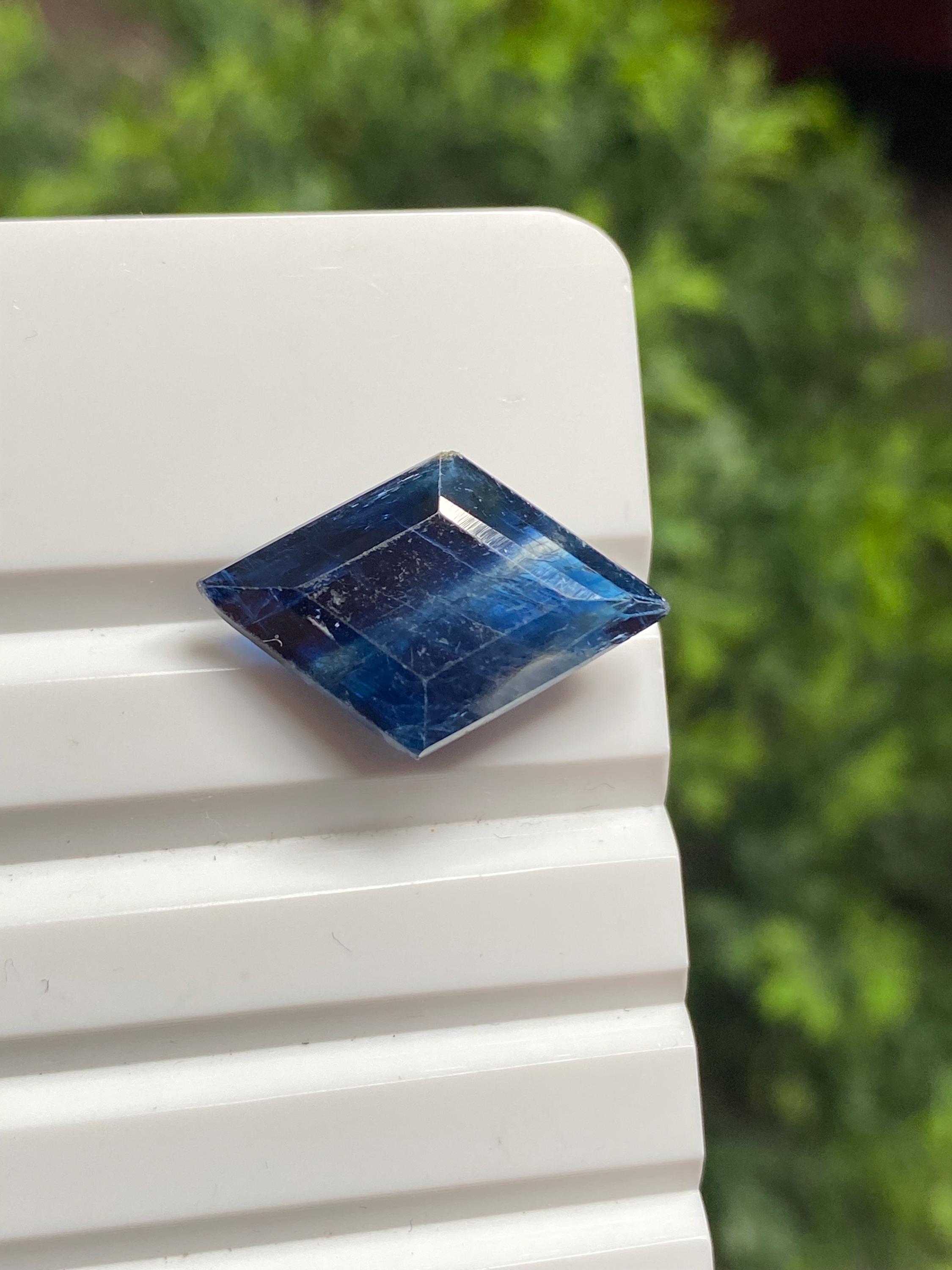 バイカラーカイヤナイト宝石、ロゼンジカット、高品質、7.80カラット
