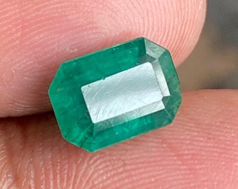 ザンビア産オーバルエメラルド宝石、ダークグリーン、2.58カラット 