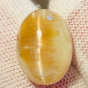 Cabochon oeil de chat CHRYSOBERYL opale exceptionnel 100 % naturel roche volcanique oeil de chat non traité Ligne très nette Lehsuniya 9,50 CTS