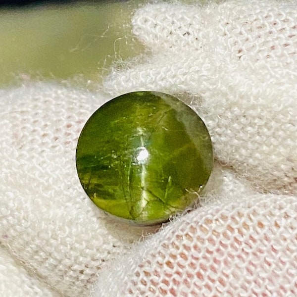 Cabochon oeil de chat en chrysobéryl vert transparent de haute qualité 3.85 CTS non chauffé, non traité, oeil de chat en chrysobéryl naturel 100 % naturel pour la fabrication de bijoux