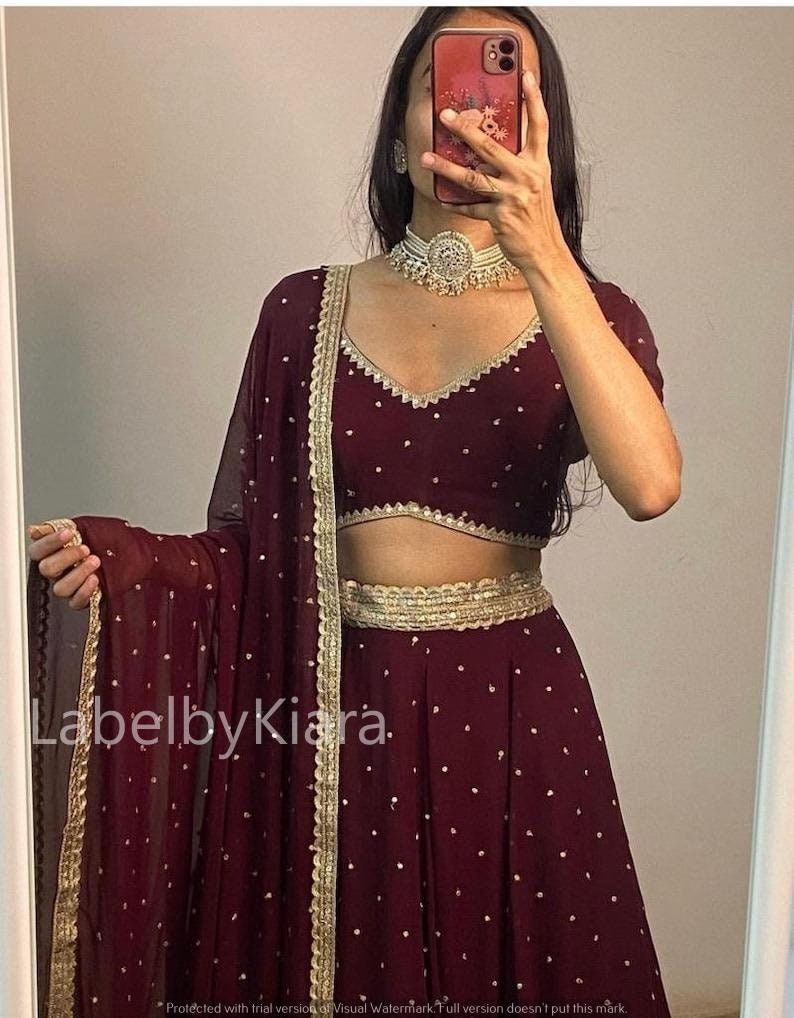 Burgund bestickte Lehenga Choli für Frauen Designer Lehenga Bluse Hochzeit Lehenga Choli Braut Lehenga ReadytoWear Lehenga auf Bestellung