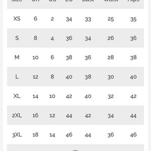 Peut inclure: Tableau des tailles pour v&ecirc;tements avec des mesures en pouces pour le buste, la taille et les hanches. Le tableau comprend les tailles XS &agrave; 4XL, avec les tailles UK, US et EU correspondantes.